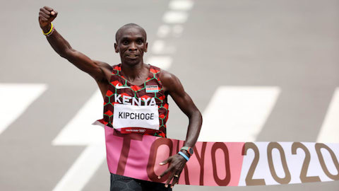 Kipchoge Eliud là người thứ 3 giành HCV marathon tại 2 kỳ Olympic liên tiếp